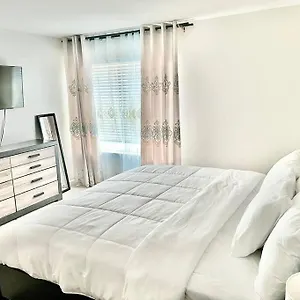 Spacious 4-bedroom House,6beds With Office Space Charlotte