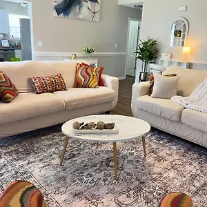 Queen Family-friendly Entire House, Charlotte